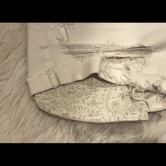 AMERICAN EAGLE OUTFITTERS white shorts - Picture 4 of 4